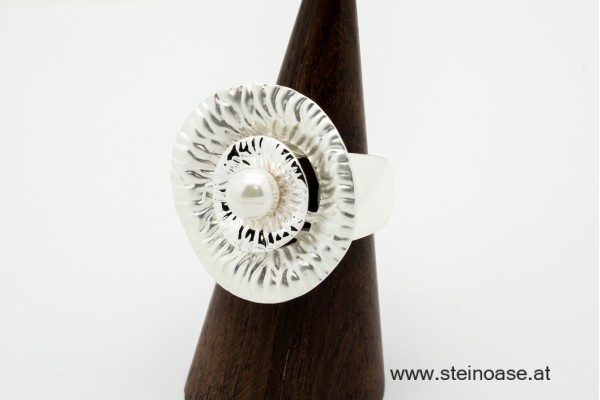 Ring 'modern'  Silber & Perle